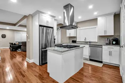 Image de Maison entièrement rénovée dans un quartier très piétonnier; proche de tous!