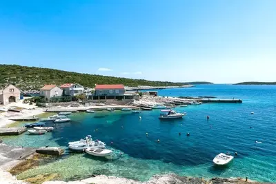 Image de Appartement de deux chambres prés de la plage Rukavac, Vis (A-15369-a)