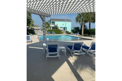 Image de Bikinis et Martini.