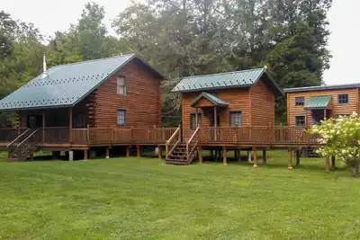 Image de Nouveau! Complexe de chalets avec ruisseau à truites sur place!