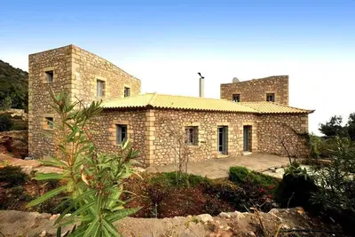 Image de Villa en pierre Ă louer avec 7 chambres