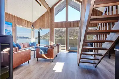 Image de Maison de vacances avec des équipements modernes et un emplacement fantastique.