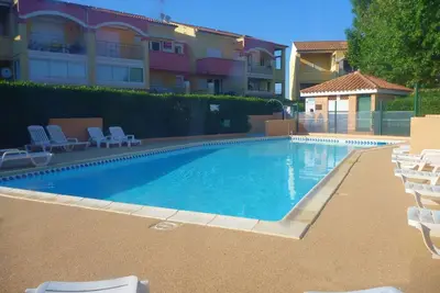 Image de Résidence avec piscine, terrain de tennis et de pétanque