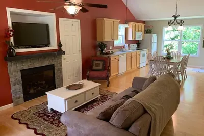 Image de Faites-en votre retraite répétée! Chalet 28 au lac Taylorsville