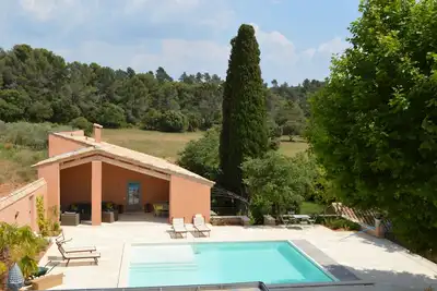 Image de Mas provençal- piscine chauffée Parc de 8ha au calme absolu. 10mn centre Aix