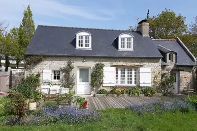 Image de Charmante maison de pays rénovée sur joli jardin clos
