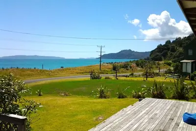 Image de Beachfront Bach - Anneaux Beach Bach