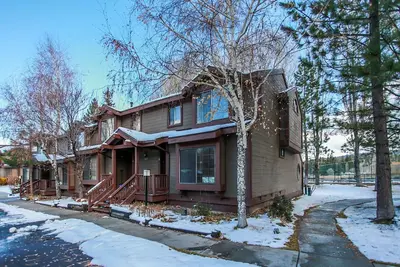 Image de Pin noueux - Big Bear Lake Retreat 3 Br Condo meublé moderne Boulder Bay