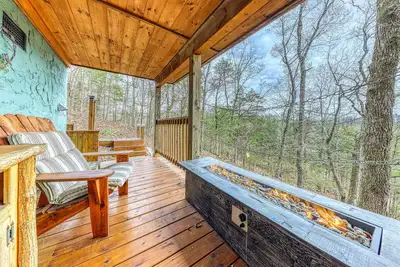 Image de Cabine confortable avec vue boisée, proche des commodités!