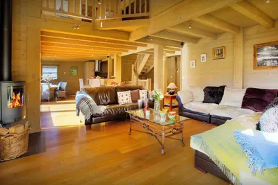 Image de Chalet Fernuy -  vacances ski pour 10, spa nordique, jeux - Ovo Network