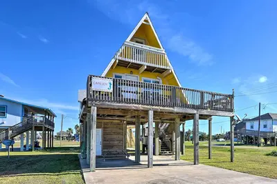 Image de Nouveau! Bungalow A-Frame w / Deck - 2 pâtés de maisons de la plage!