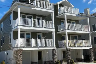 Image de Nouveau 2020 Upscale 4br / 2bath - moins de 2 pâtés de maisons de la plage. -Zone de Brdwlk Nord.