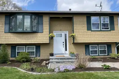 Image de Escapade impeccable avec piscine! Près des plages, Newport