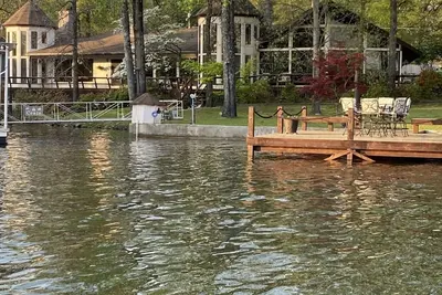 Image de Hot Springs, Ar. Maison en location de vacances. Front du lac