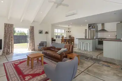 Image de Modern Cottage Charm - Maison de vacances d'Albert Town Ă seulement 5 minutes de Wanaka