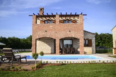 Maison de vacances dans Svetvinčenat avec terrasse, Climatisation, Wifi, Machine à laver (4843-1)