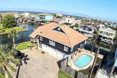 Image de Corner Cove Beach Home - Plage, kayaks, pêche et 180 pieds de front de mer!