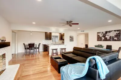 Image de Escapade familiale relaxante avec piscine, bar extérieur et salle de jeux avec table de billard