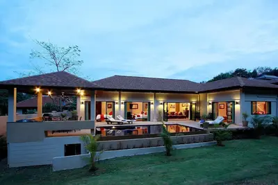 Image de Villa Crystal: 4 chambres, villa avec piscine privée, près de la plage, pour 11 personnes
