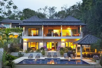 Image de Villa Sunstone: 8 chambres, villa avec piscine privée, près de la plage, pour 19 personnes