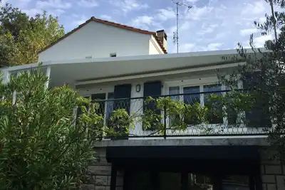 Image de Grande maison 12\/15 pers, à deux pas de la plage, dans environnement boisé