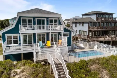 Image de Emerald Isle Oceanfront Home avec piscine privée et chiens bienvenus!