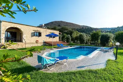 Image de Villa Maza, belle villa en pierre dans le village traditionnel de Maza, Chania