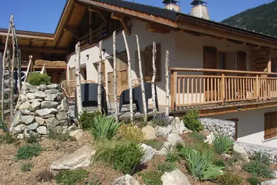 Image de Magnifique 1/2chalet au calme, beaux extérieurs proche centre ville vue Mt Blanc