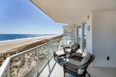 Image de Meridian 501e - Grand 4 Bdrm Direct Oceanfront Condo