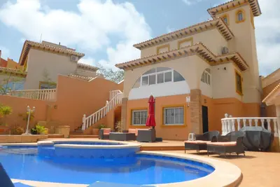 Image de Superbe Individuelle 5 chambres Villa avec piscine magnifique à l'extérieur et salle à manger