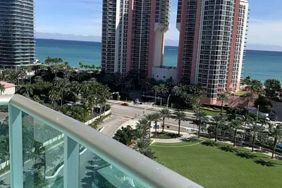 Image de Incroyable vue sur l'océan depuis votre terrasse 1 ch 11/2 salles de bains 14e étage, condo lumineux.
