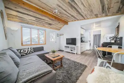 Image de Petit mais puissant duplex avec la faune partout!