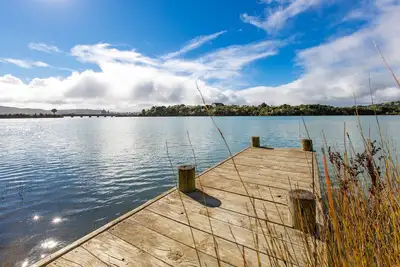 Image de Waterfront Bach - Raglan Bach