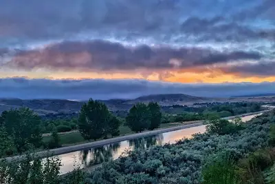 Image de Nouveau! Luxe Boho-Rustic View Condo à Se Boise, 2 be / 2 ba + bureau, piscine et bain à remous