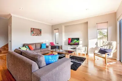 Image de Long Island Retreat Minutes from Dining and Beaches