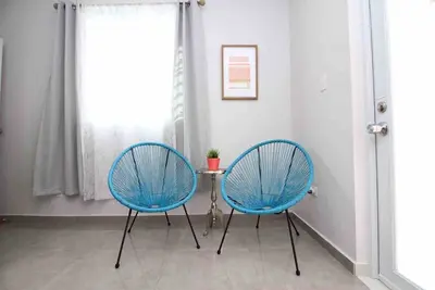 Image de Apt japonais moderne avec parking dans la ville urbaine de Mayagüez
