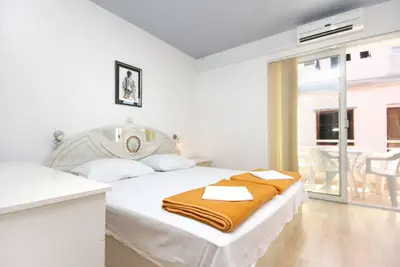 Image de Appartement de deux chambres prés de la plage Promajna, Makarska (A-2673-b)