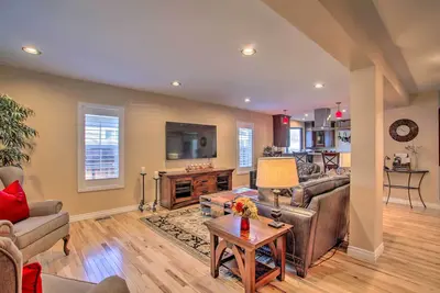 Image de Nouveau! Maison rénovée Coeur d'Alene avec terrasse et bain à remous
