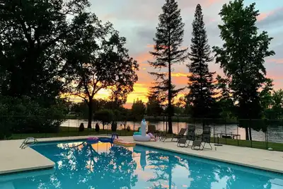 Image de Riverside Home + Cottage - Exclusive Private Pool & Hot Tub - Sleeps 12