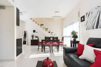 Image de Spacious Duplex with Terrace 3-min From the Beach with Mamad by Sea N' Rent