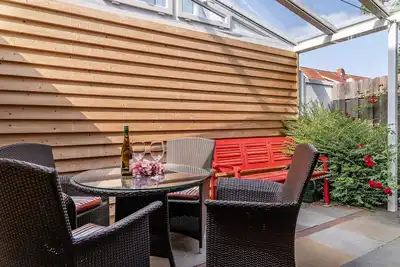 Image de Maison jumelée de vacances rénovée avec jardin près de la plage