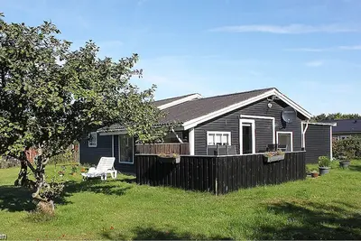 Image de Maison de vacances originale avec salle de bain, mobilier confortable, WiFi et machine à laver