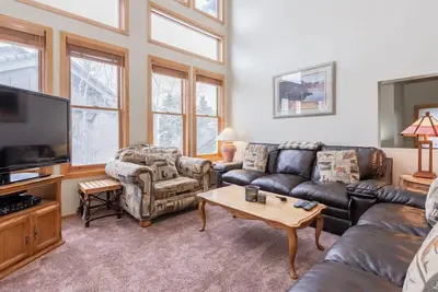 Image de Snowcreek # 856, 2 chambres Ă coucher + Loft Townhme mis Ă jour dans Snowcreek Phase 5