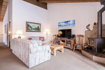 Image de Château Blanc # 13, maison de ville 3 salles de bain 2 chambres, 8 couchages, près de la navette gratuite!