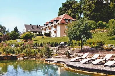 Image de Maison de campagne exclusive avec appartements de vacances avec jardin de rêve et tranquillité idyllique