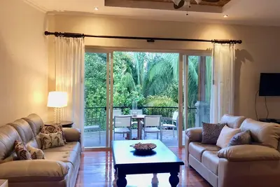 Image de Luxury 3 Bed 3 Bath Condominium with Rain Forest View