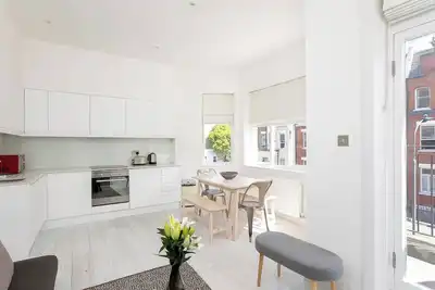 GuestReady - West Kensington Home w\/Balcon