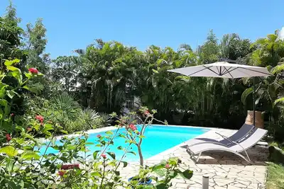 Image de Bas de Villa avec grande terrasse et piscine