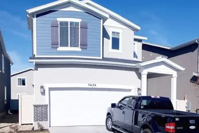 Image de Maison moderne et confortable de 5 chambres avec sous-sol fini