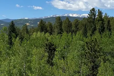 Image de Cabin at Pickle Gulch- a charming cabin with mountain views.